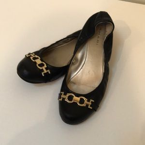 Tahari Black leather ballet flats gold buckle size 8-1/2